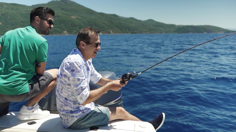 «Fishy»: Η Μιμή Ντενίση και ο Σπύρος Πούλης ξεναγούνται σε όμορφα σημεία της χώρας