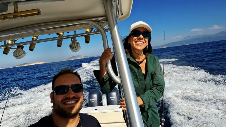 Ο Γιάννης Τσιμιτσέλης σαλπάρει με το σκάφος «Εύα» για τον Πόρο και την Χάλκη