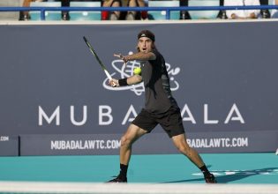 Τσιτσιπάς – Ρούμπλεφ 2-1: «Φουριόζος» ο Στέφανος, το σήκωσε στο Άμπου Ντάμπι