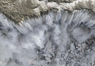 ΗΠΑ: Πάγωσαν ακόμα και οι καταρράκτες του Νιαγάρα από τη φονική κακοκαιρία