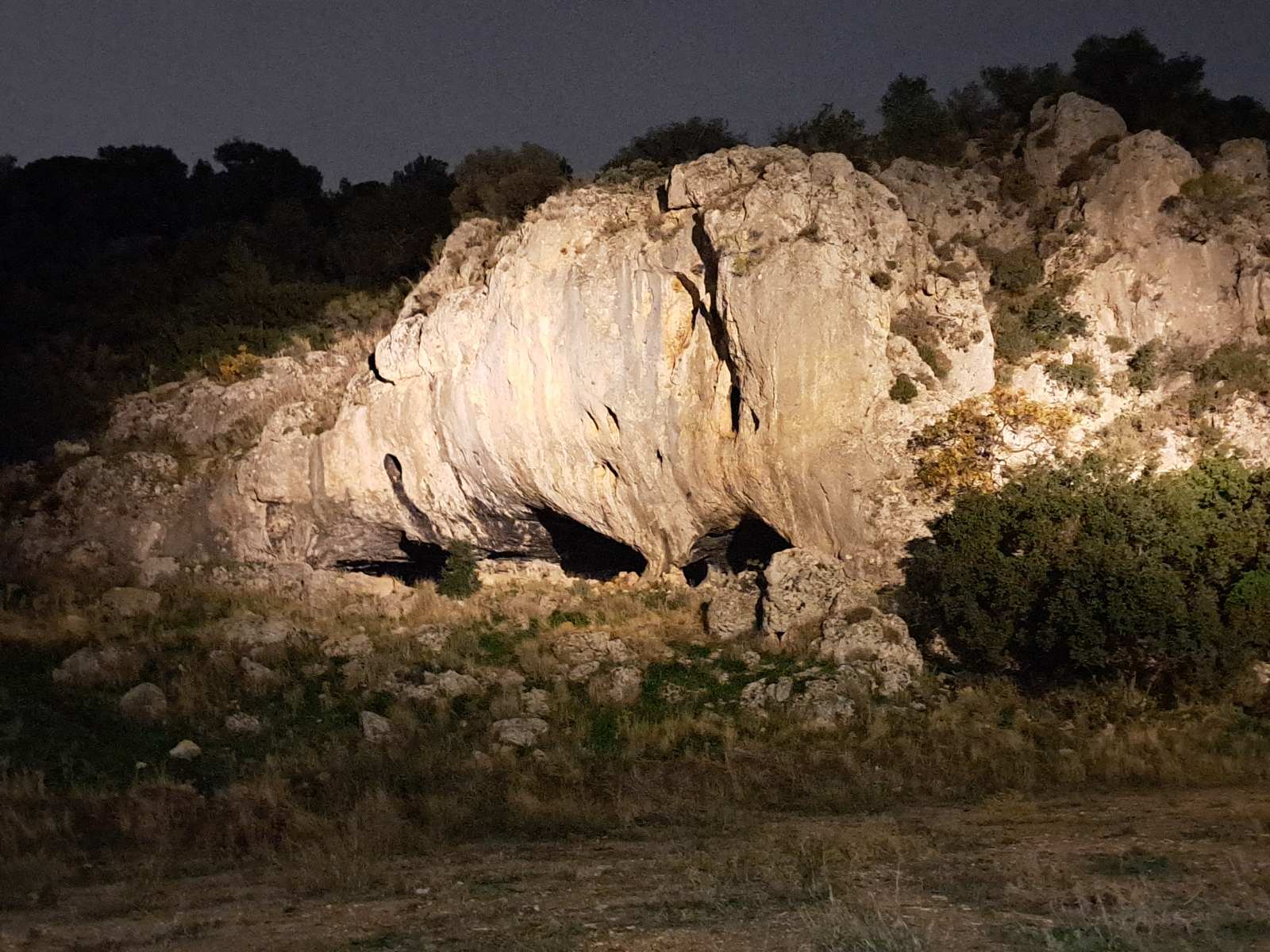 Τοποθετήθηκε υπαίθριος φωτισμός στα σπήλαια του Δήμου Φυλής