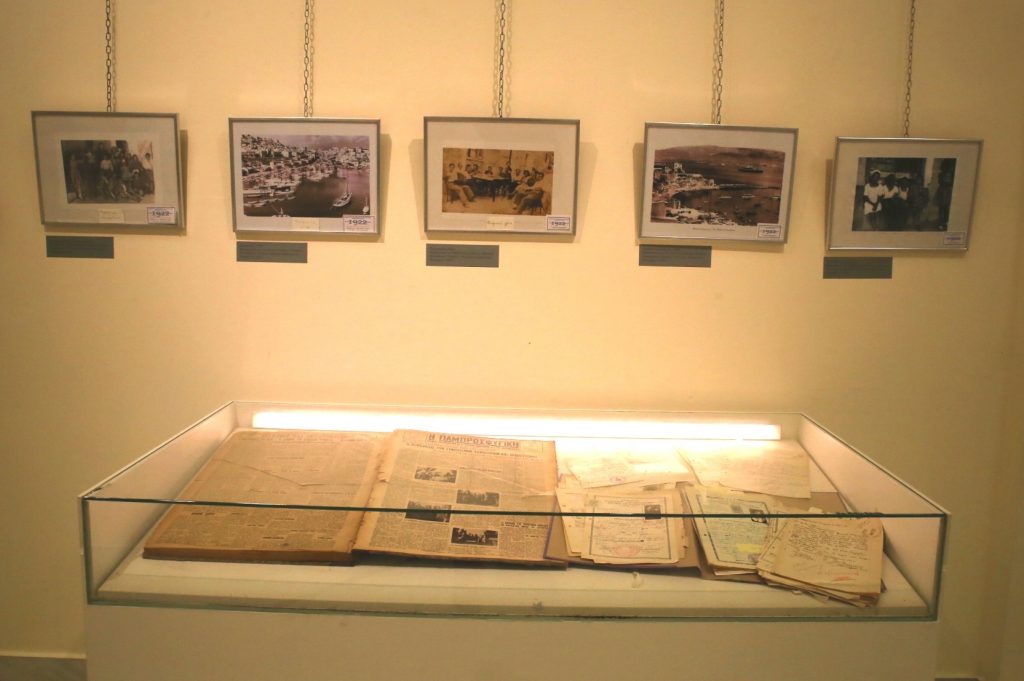 Λαμπερά τα εγκαίνια της έκθεσης «Πειραιάς, 1922: τεκμήρια προσφυγιάς» στη Δημοτική Πινακοθήκη Πειραιά