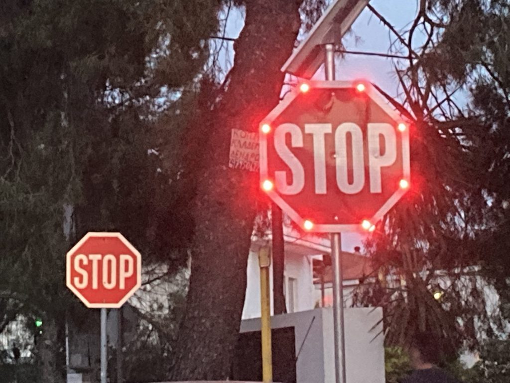 Πεντέλη: Φωτοβολταϊκά συστήματα αναγγελίας κινδύνου σε διαβάσεις πεζών