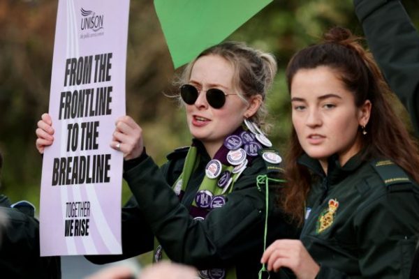 Ολοταχώς προς την «κοινωνία του ενός τρίτου»