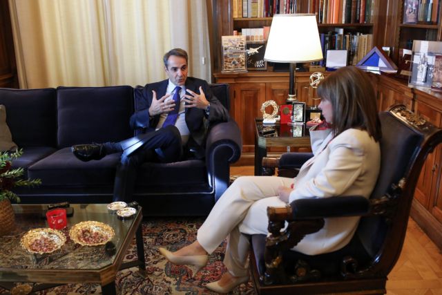 Μητσοτάκης σε Σακελλαροπούλου: Οι τράπεζες να στηρίξουν τα νοικοκυριά από τα κέρδη τους