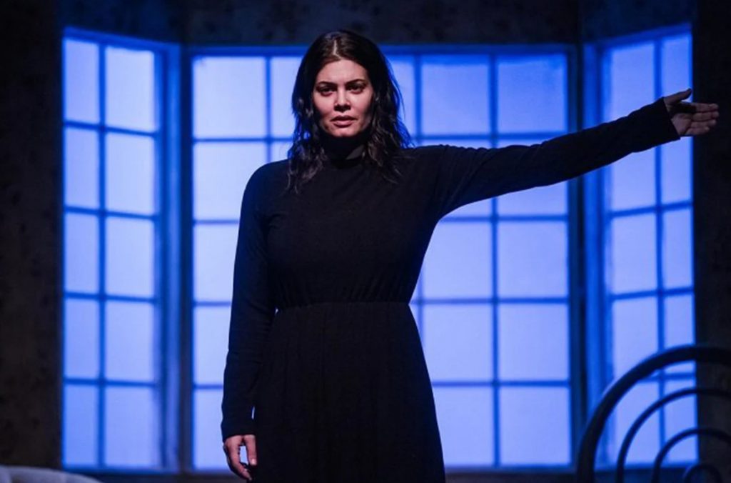 Μαρία Κορινθίου: «Διαλύθηκα, έπιασα κόκκινο, τραβάω χειρόφρενο λοιπόν…»