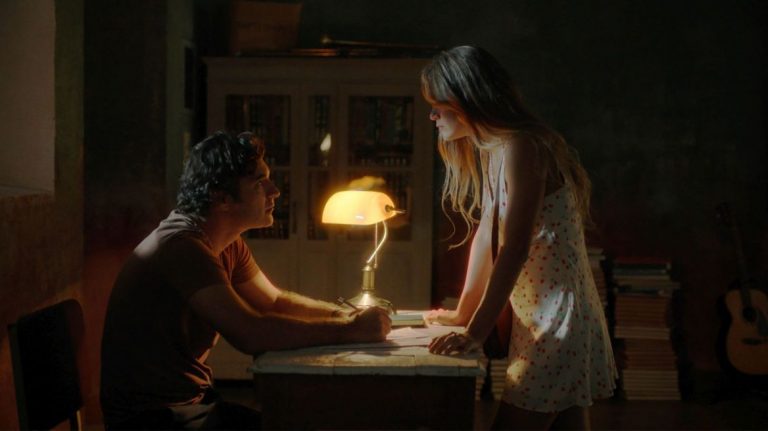 Maestro: Ορέστης και Κλέλια έζησαν τη δική τους «Γαλάζια Λίμνη» – Η ερωτική σκηνή που τάραξε το Twitter