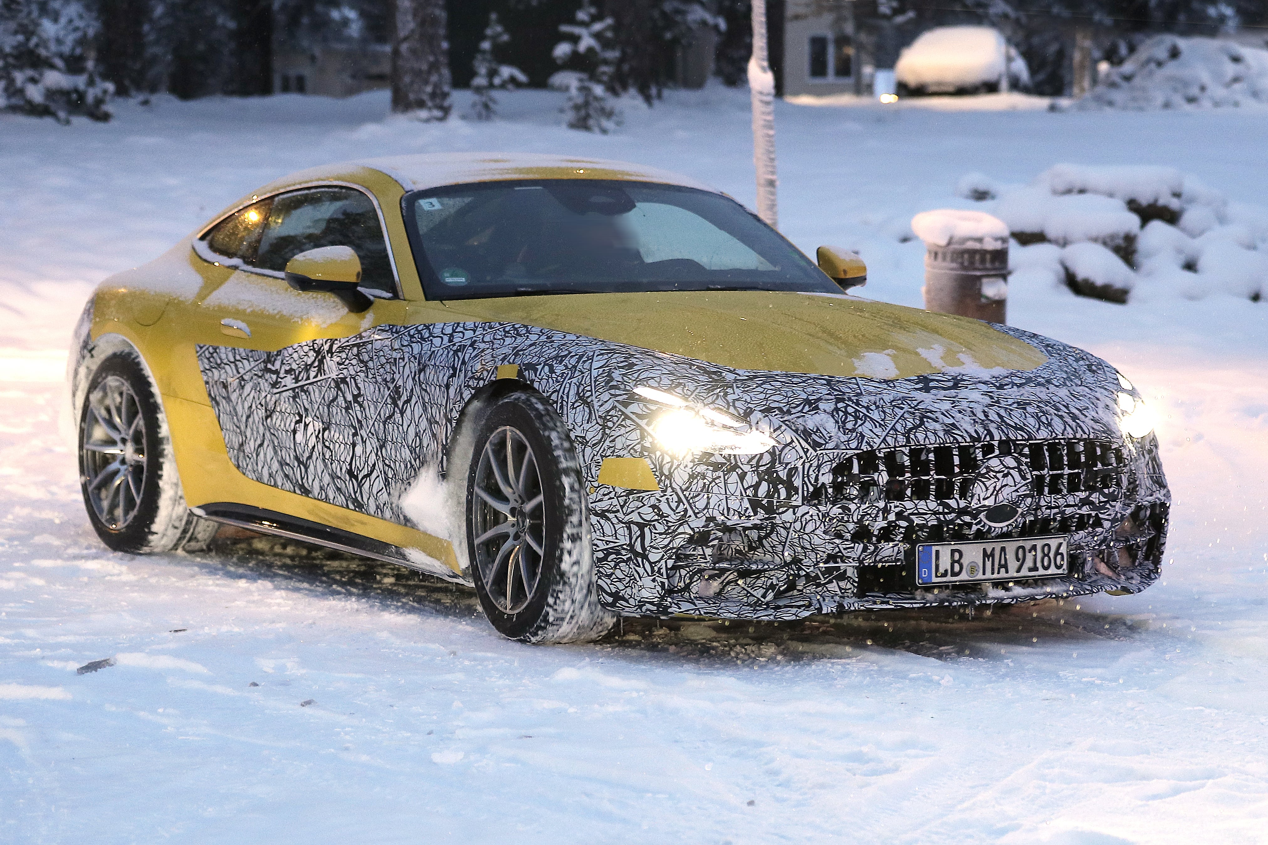 Mercedes-AMG GT: Παιχνίδια στο χιόνι