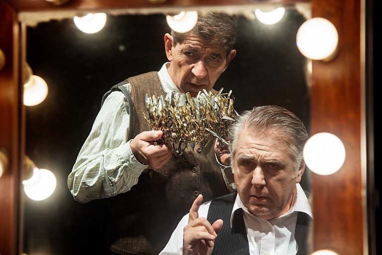 Είδαμε τον «Αμπιγιέρ» με τους Ιεροκλή Μιχαηλίδη και Γεράσιμο Σκιαδαρέση στο Τζένη Καρέζη