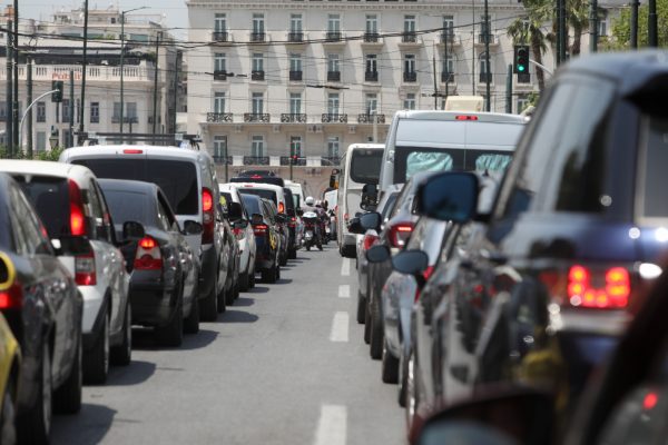 Κίνηση τώρα: Κυκλοφοριακό «κομφούζιο» στον Κηφισό – Χάος στο κέντρο της Αθήνας