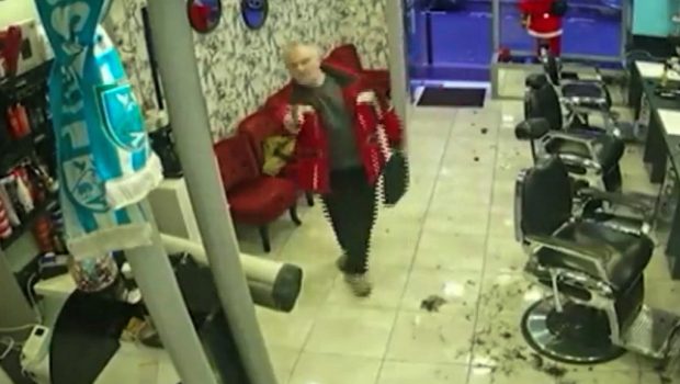 Paris: the moment the butcher entered the barbershop with a gun in his hand – a shocking video