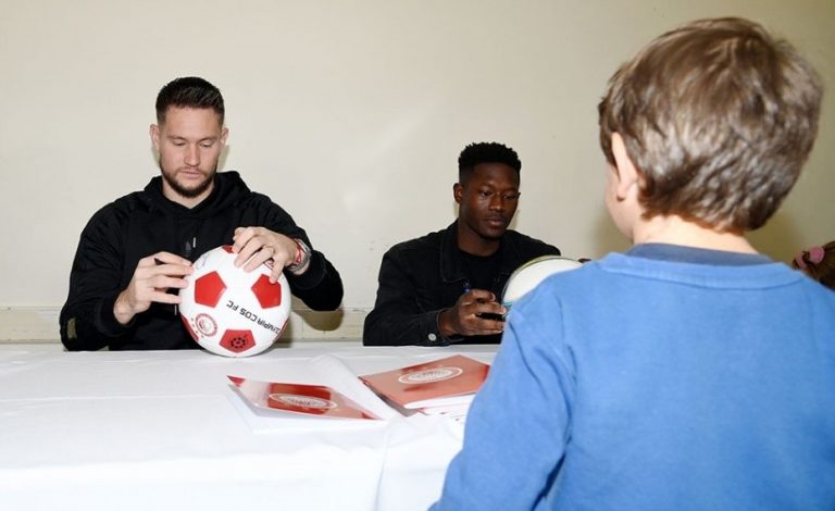 Βατσλίκ και Κειτά έδωσαν το «παρών» στο μπαζάρ του Κολλεγίου Αθηνών (vid)