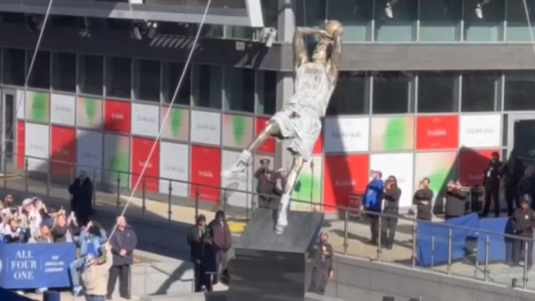 Δάκρυσε ο Νοβίτσκι στα αποκαλυπτήρια του αγάλματός του στο γήπεδο των Μάβερικς