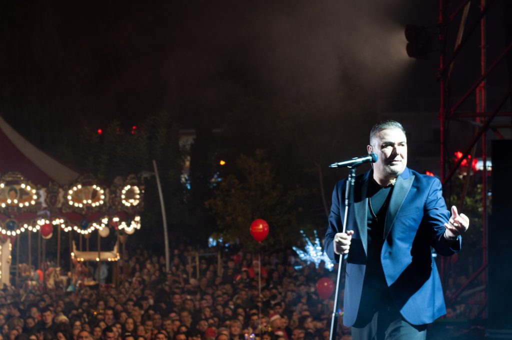 Αντώνης Ρέμος: Το μεγαλύτερο πάρτι των Χριστουγέννων στο Περιστέρι