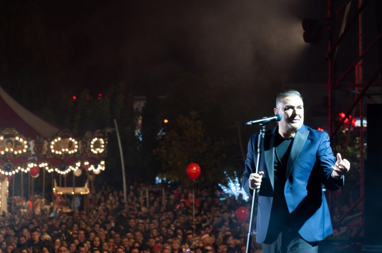 Αντώνης Ρέμος: Το μεγαλύτερο πάρτι των Χριστουγέννων στο Περιστέρι