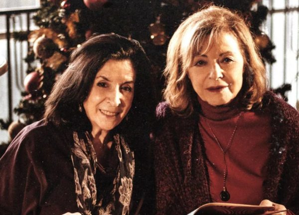 Η Νένα Μέντη και η Ρένη Πιττακή διαβάζουν χριστουγεννιάτικες ιστορίες στο Εθνικό Θέατρο