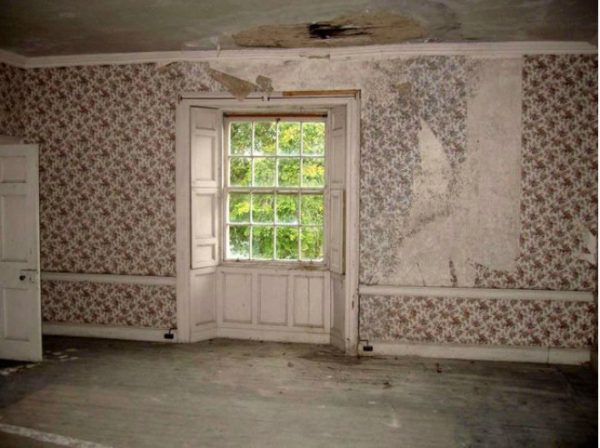 Εικόνες εγκατάλειψης: Μέσα στην έπαυλη που στέγασε την Coco Chanel και τον Winston Churchill