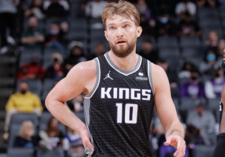 «Τριπλός» Σαμπόνις υπέταξε τους Λέικερς, φοβεροί Νετς διέλυσαν τους Γουόριορς