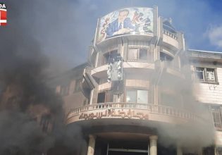 Συρία: Διαδηλωτές επιτέθηκαν στο γραφείο του κυβερνήτη – Ακούστηκαν πυροβολισμοί