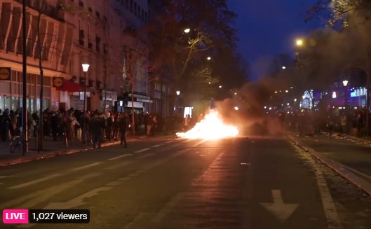 Παρίσι: Οργή και επεισόδια στην κουρδική γειτονιά μετά τους πυροβολισμούς – Τουλάχιστον 11 αστυνομικοί τραυματίστηκαν