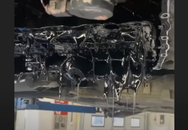 Ξέχασε να αλλάξει λάδια αυτοκινήτου κάνοντας… 100.000 χλμ – Το αποτέλεσμα ήταν φρικτό