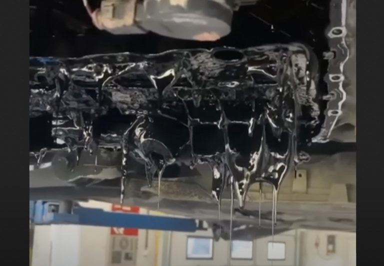 Ξέχασε να αλλάξει λάδια αυτοκινήτου κάνοντας… 100.000 χλμ – Το αποτέλεσμα ήταν φρικτό