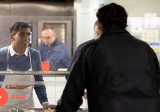 Ρίσι Σούνακ: Ρώτησε άστεγο εάν εργάζεται σε επιχειρήσεις και ξεσήκωσε δικαιολογημένα αντιδράσεις