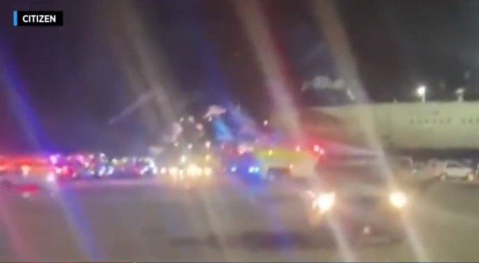 ΗΠΑ: Πανικός σε αεροπλάνο την ώρα της προσγείωσης – Φορητός υπολογιστής έπιασε φωτιά