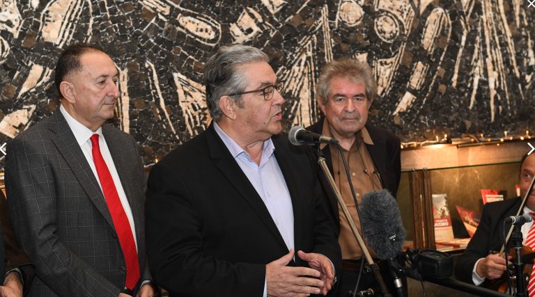 ΚΚΕ: Κάλαντα στον Δημήτρη Κουτσούμπα από την Πανηπειρωτική Συνομοσπονδία Ελλάδας