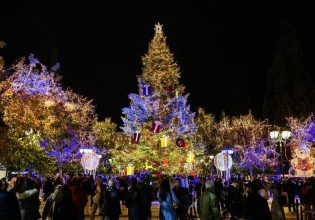 Η Αθήνα και ο Πειραιάς φορούν τα γιορτινά τους