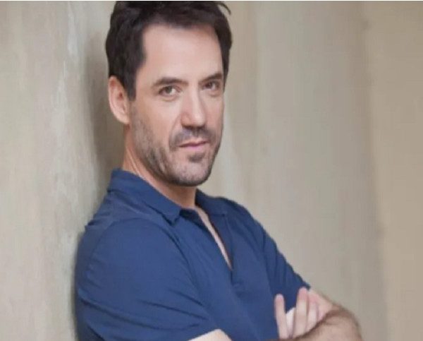 Ο Θάνος Καλλίρης αποκαλύπτει πώς έσωσε από βέβαιο πνιγμό την Αγγελική Νικολούλη