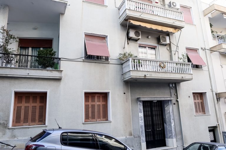 Γυναικοκτονία στον Πειραιά: Σοκάρουν οι λεπτομέρειες – Την πυροβόλησε δύο φορές στο κεφάλι