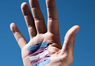 Ασφαλιστική εταιρεία αναγνωρίζει τους τρανς ανθρώπους ως «άτομα υψηλού κινδύνου»