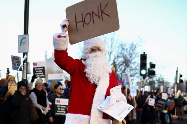 Βρετανία: Μέχρι και ο… Αϊ Βασίλης απεργεί