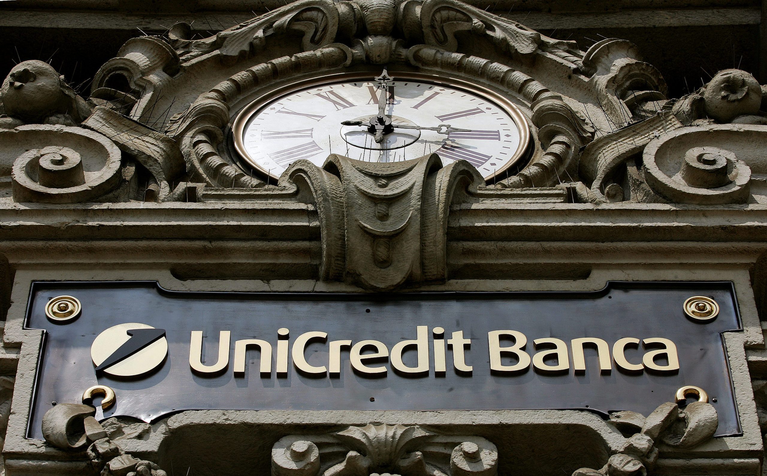 Unicredit: Greece is first in debt reduction after the pandemic
