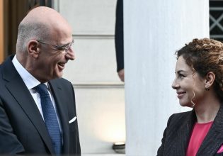 Τι συζήτησε ο Δένδιας με την αλβανίδα ομόλογό του – «Η λύση για τις θαλάσσιες ζώνες θα βρεθεί στη Χάγη»