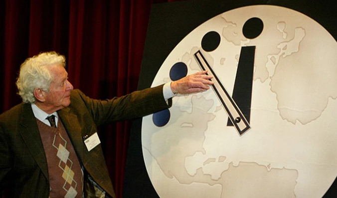 Τι είναι το «Ρολόι της Αποκάλυψης» που μας φέρνει συνεχώς πιο κοντά στη συντέλεια του κόσμου
