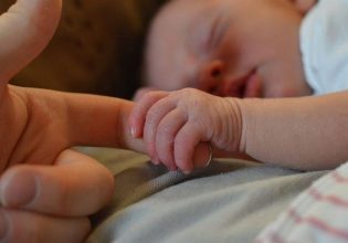 Κολωνία: 45χρονος παρίστανε τον μπέιμπι σίτερ για να κακοποιεί σεξουαλικά παιδιά