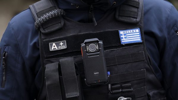 Θεσσαλονίκη: Μέλος της Χρυσής Αυγής ο 34χρονος αστυνομικός; – Οι καταγγελίες των Ρομά