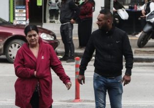 Θεσσαλονίκη: Για πρώτη φορά μέσα στο σπίτι του 16χρονου – Ξενυχτούν στα εικονίσματα