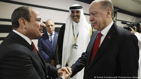 Θα επιτύχει η επαναπροσέγγιση Αιγύπτου και Τουρκίας; – Το «ατού» της Ελλάδας