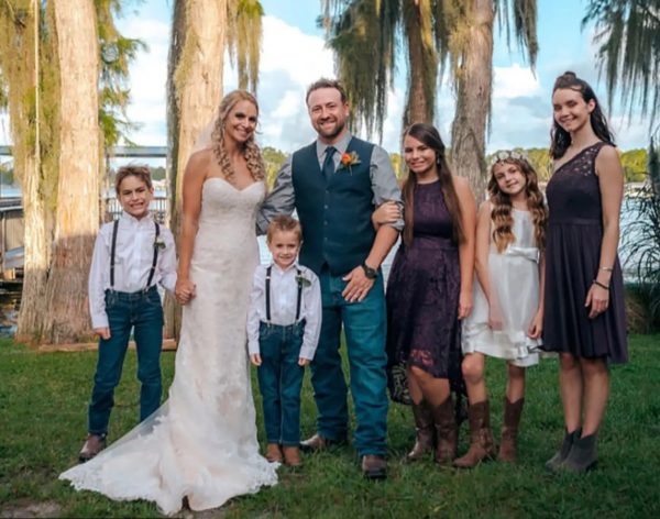 Μητέρα πέντε παιδιών κάηκε ζωντανή στην αυλή του σπιτιού της