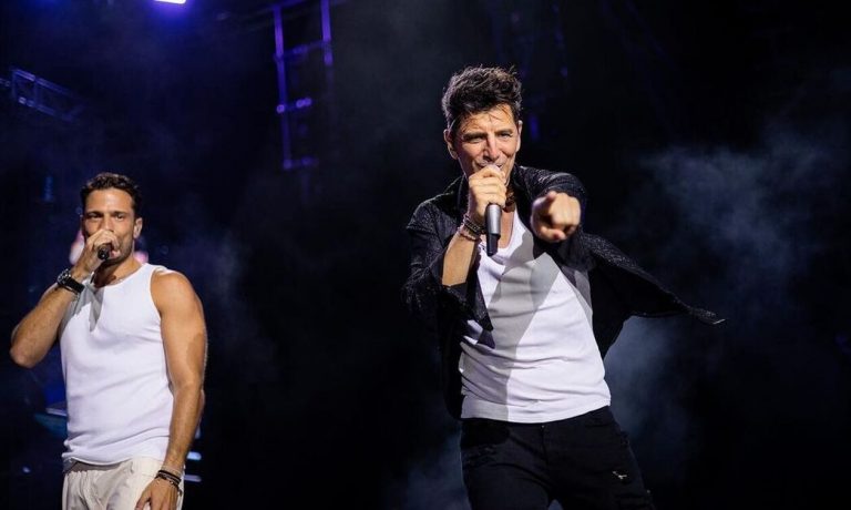 MadWalk 2022: Σάκης Ρουβάς και Κωνσταντίνος Αργυρός έβαλαν «φωτιά» στη σκηνή των MadWalk και… προκάλεσαν σοκ