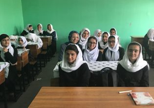 Αφγανιστάν: Άρχισαν να πετούν εκτός Πανεπιστημίων τις φοιτήτριες μετά την απόφαση των Ταλιμπάν
