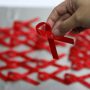 Η ιστορία της κόκκινης κορδέλας που έγινε σύμβολο κατά του Aids
