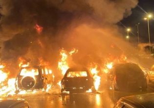 Αλεξανδρούπολη: Φωτιά στο πάρκινγκ του αεροδρομίου – 8 αυτοκίνητα καταστράφηκαν