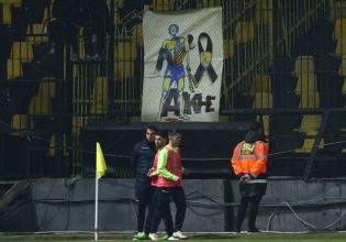 Εντυπωσιακό πανό στο «Κλ. Βικελίδης»: Ο Τίτορμος κουβαλά τον Άλκη