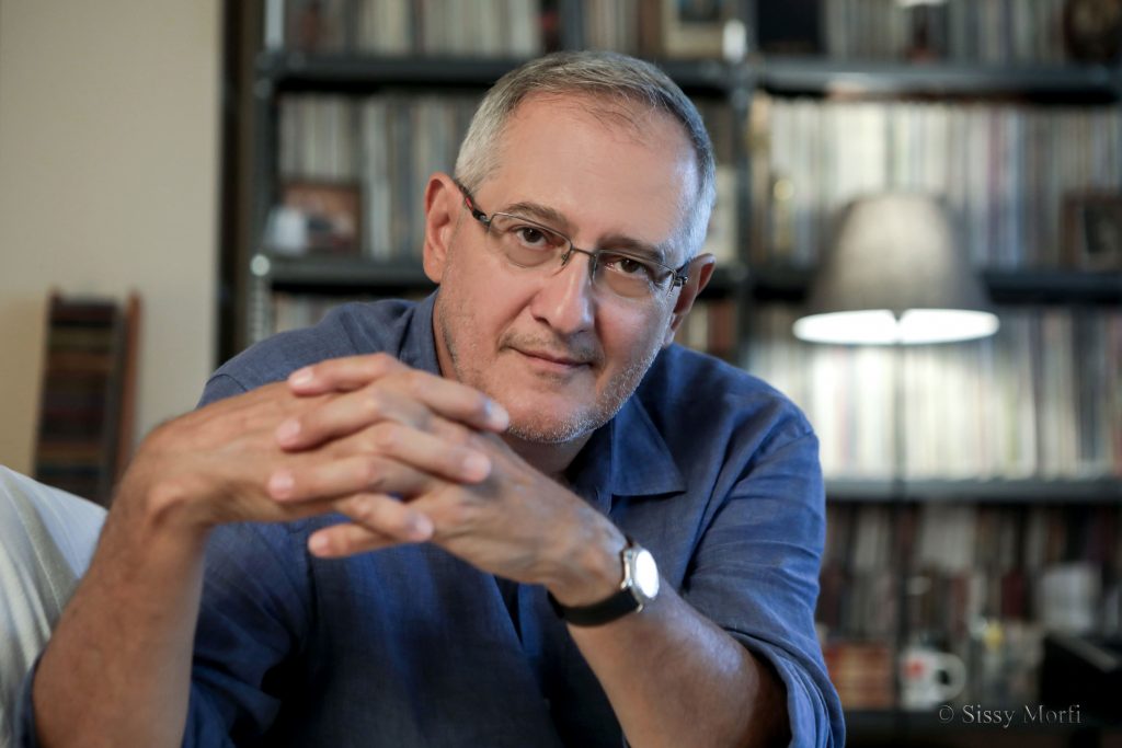 Ο Γιώργος Ανδρέου μιλάει στο in για τα «Χαλίκια» και την απόφασή του να ασχοληθεί με την ποίηση