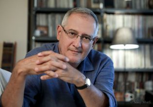 Ο Γιώργος Ανδρέου μιλάει στο in για τα «Χαλίκια» και την απόφασή του να ασχοληθεί με την ποίηση