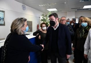 Ανδρουλάκης στο Κέντρο Υγείας Καλυβίων: Η ενίσχυση του ΕΣΥ κοινωνική αναγκαιότητα στη χώρα μας